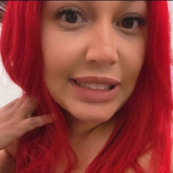 Meet your Posher, Erica - Picture 2 of 16